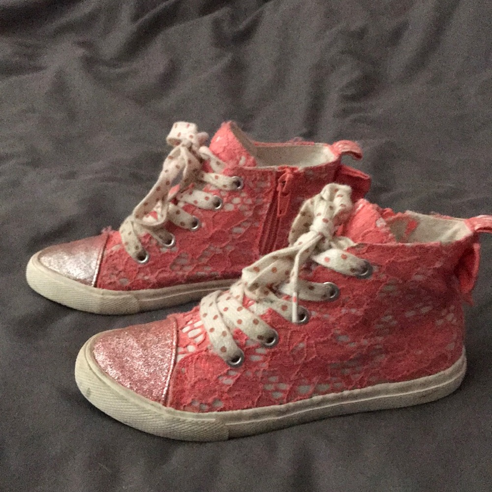 Girls pink & white laced clothed material sneaker
